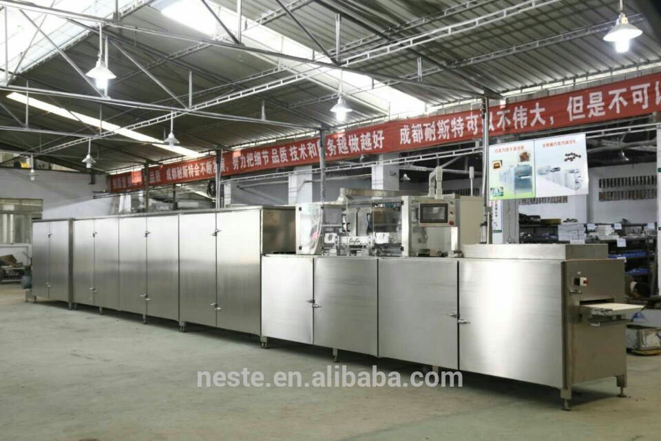 Automatic chocolate coating chocolate making machine with cooling tunnel