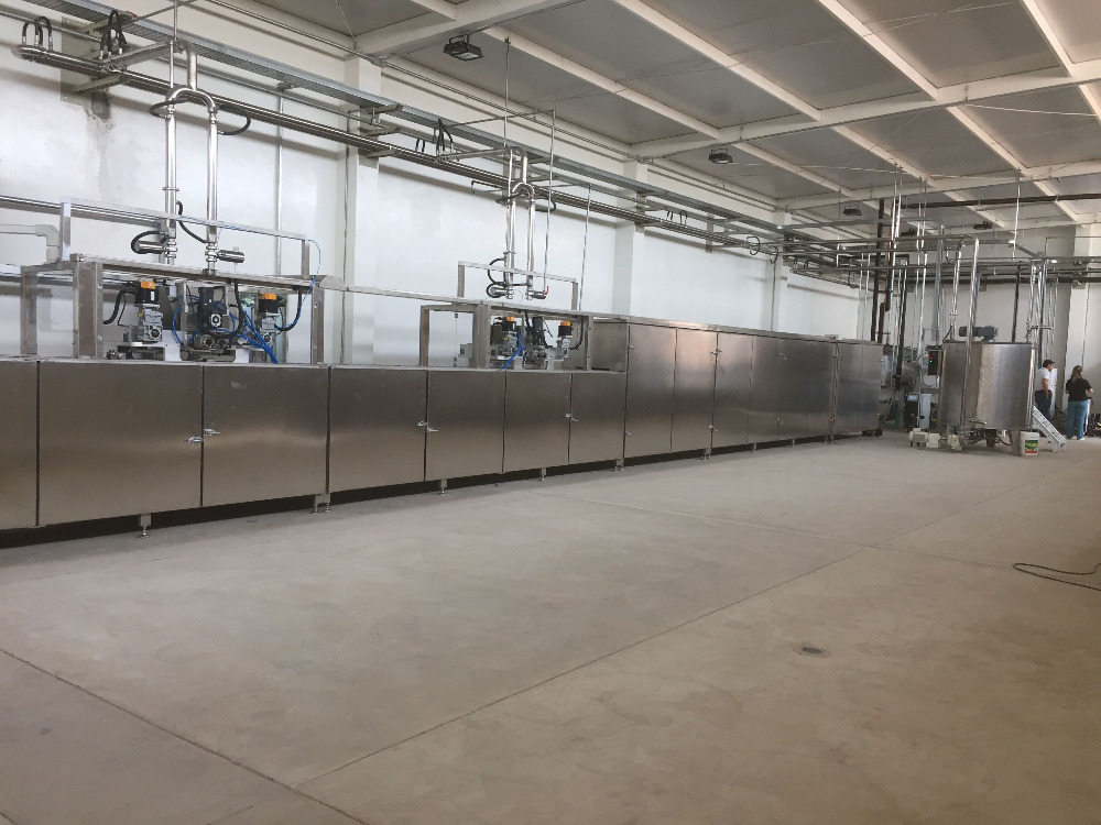 Chocolate depositing & molding machine chocolate factory use chocolate machine